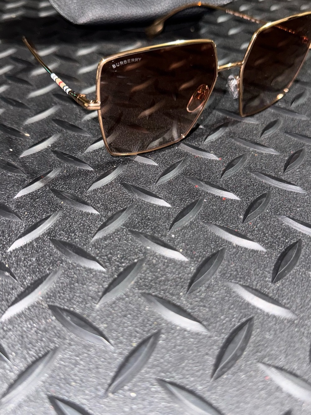 Burberry B 3133 Sunglasses Women’s